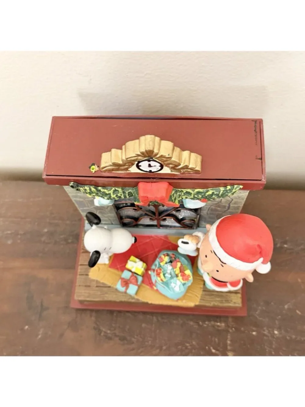 Snoopy Charlie Brown Peanuts Christmas Musical Light Up Fireplace Holiday Decor